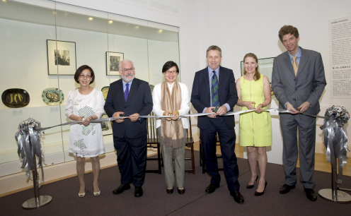 From left to right:  Yvonne Choi (Chairman of The University of Hong Kong Museum Society), Mr. Juan Manuel López-Nadal (Consul General of Spain in Hong Kong and Macao), Ms. Florence Hui Hiu-fai, SBS, JP (Under Secretary for Home Affairs, Government of the HKSAR), Prof. Peter Mathieson (President and Vice-Chancellor of the University of Hong Kong), Dr. Christina Mathieson (Patron of The University of Hong Kong Museum Society),  Dr. Florian Knothe (Director, University Museum and Art Gallery, HKU)