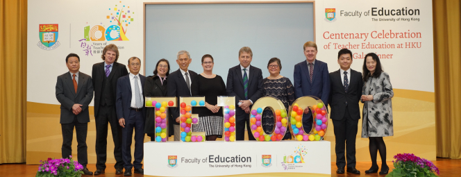 Guest of Honour Mr Sam Tin (fifth from left), Professor Peter Mathieson (fifth from right), Professor A. Lin Goodwin (forth from right), officiating guests and teachers of the Faculty kicked off the celebratory activity of the centenary celebration of teacher education at HKU.