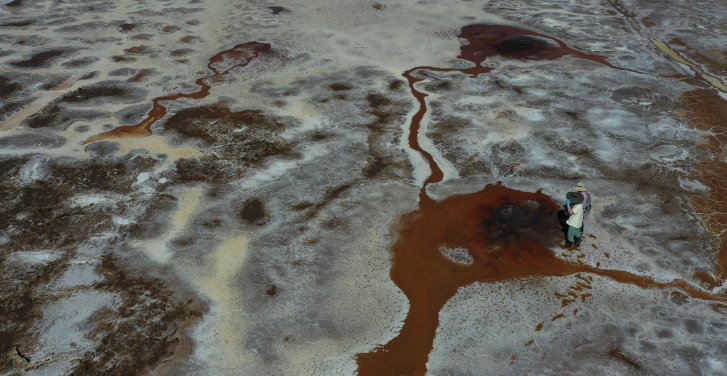 Professor Yiliang Li and his collaborator were conducting fieldwork to identify and recommend potential landing sites for the upcoming Chinese Mars Sample Return mission.