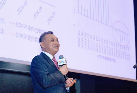 
	港大經管學院經濟學實務教授、香港特首政策組專家毛振華教授發表主題報告。

