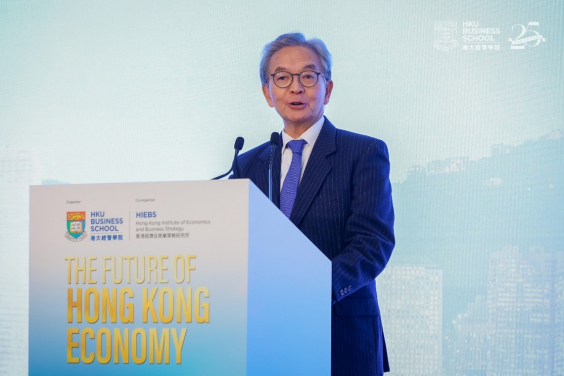 Dr. Jack So Chak-kwong, GBM, GBS, OBE, JP, Former Chairman of Airport Authority Hong Kong, Hong Kong Trade Development Council and MTR Corporation, delivering the keynote speech.