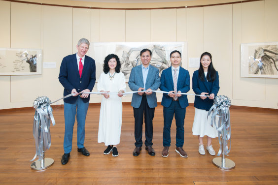 Officiating guests included UMAG Director Dr Florian Knothe,  Dr. Qiu Zhongming, artist Wang Xin, Dr. Chan Kwun Nam, Phil and UMAG Associate Curator Dr Shuo Hua (from left to right).